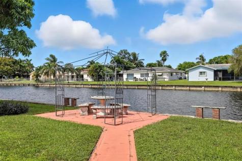 9407 NW 70th Place Tamarac FL 33321