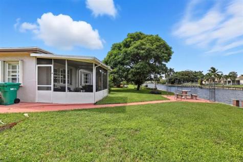 9407 NW 70th Place Tamarac FL 33321