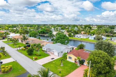 9407 NW 70th Place Tamarac FL 33321