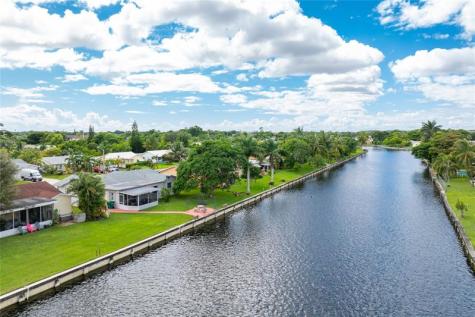 9407 NW 70th Place Tamarac FL 33321