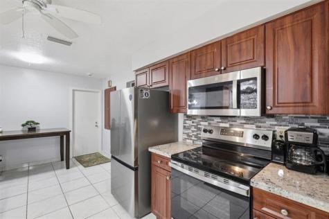 9407 NW 70th Place Tamarac FL 33321