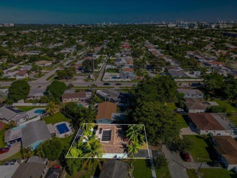5613 Madison Street Hollywood FL 33023