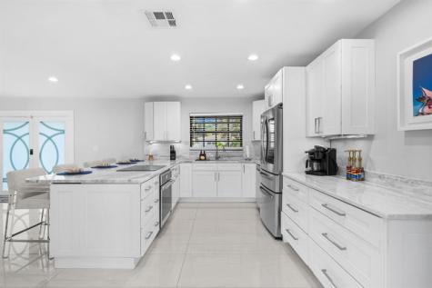 5613 Madison Street Hollywood FL 33023
