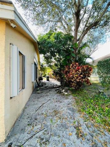 244 Caribe Court Greenacres FL 33413