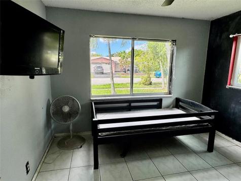 8212 NW 74th Terrace Tamarac FL 33321
