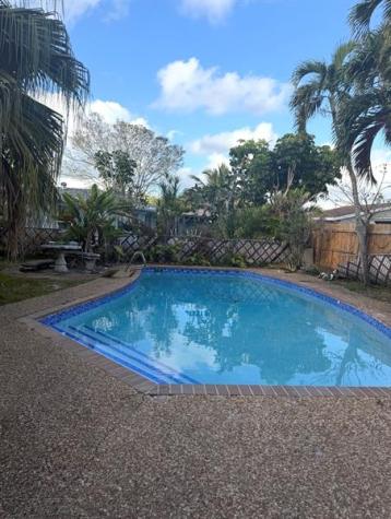 8212 NW 74th Terrace Tamarac FL 33321