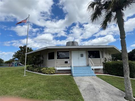8212 NW 74th Terrace Tamarac FL 33321