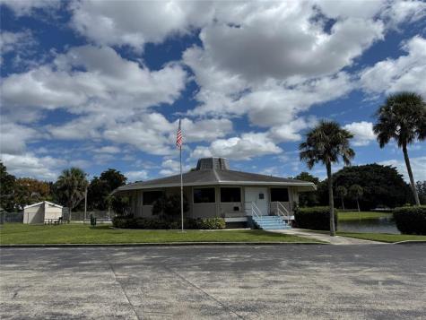 8212 NW 74th Terrace Tamarac FL 33321