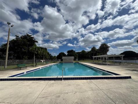 8212 NW 74th Terrace Tamarac FL 33321