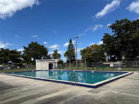 8212 NW 74th Terrace Tamarac FL 33321