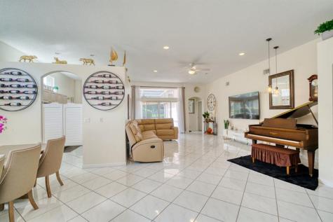 2824 Waters Edge Circle Greenacres FL 33413