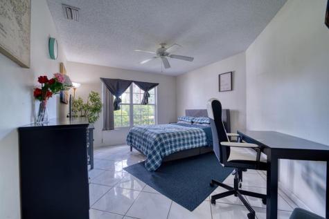 2824 Waters Edge Circle Greenacres FL 33413