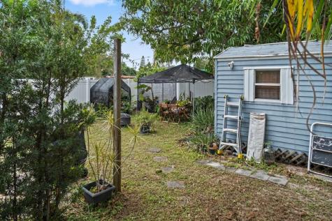 5829 Hayes Street Hollywood FL 33021