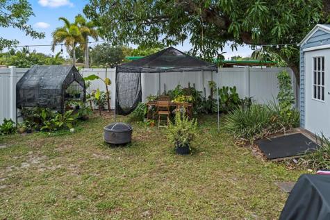 5829 Hayes Street Hollywood FL 33021
