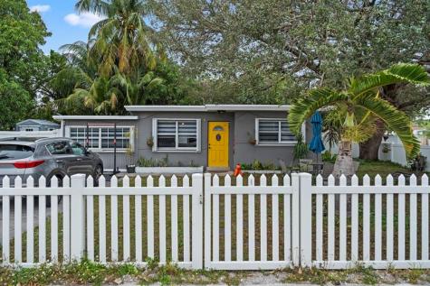5829 Hayes Street Hollywood FL 33021