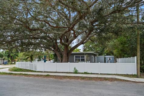 5829 Hayes Street Hollywood FL 33021