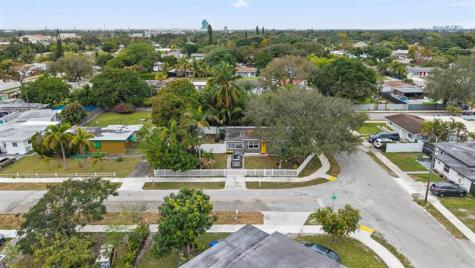 5829 Hayes Street Hollywood FL 33021