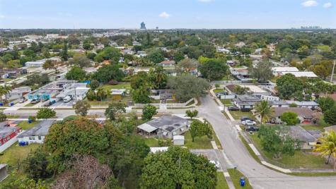 5829 Hayes Street Hollywood FL 33021