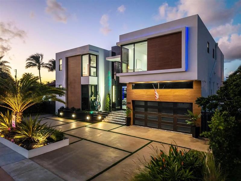 2581 NE 50th Street Lighthouse Point FL 33064