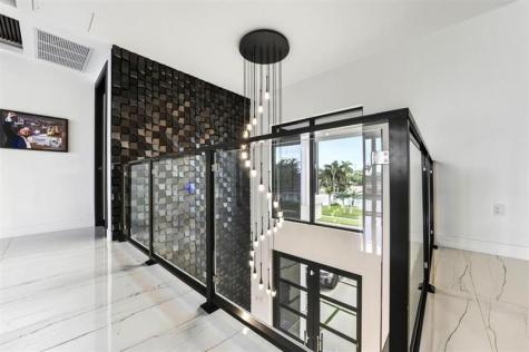2581 NE 50th Street Lighthouse Point FL 33064