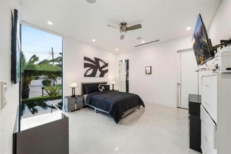 2581 NE 50th Street Lighthouse Point FL 33064