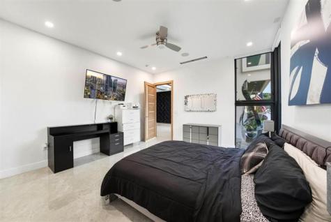2581 NE 50th Street Lighthouse Point FL 33064