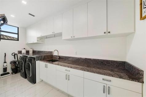 2581 NE 50th Street Lighthouse Point FL 33064