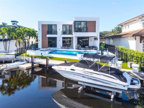 2581 NE 50th Street Lighthouse Point FL 33064