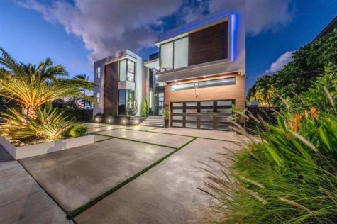2581 NE 50th Street Lighthouse Point FL 33064