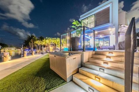 2581 NE 50th Street Lighthouse Point FL 33064