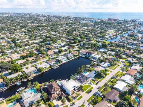 2581 NE 50th Street Lighthouse Point FL 33064