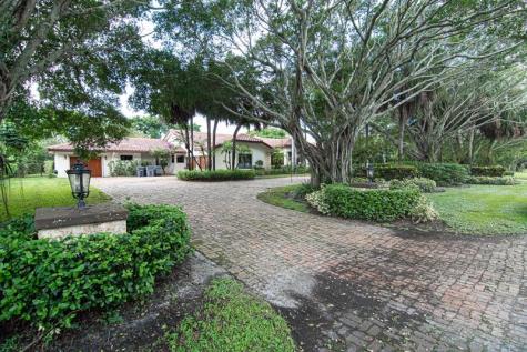 8208 Twin Lake Drive Boca Raton FL 33496