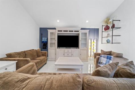 1695 Lakeshore Circle Weston FL 33326