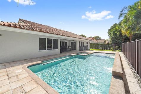 1695 Lakeshore Circle Weston FL 33326