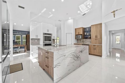 1695 Lakeshore Circle Weston FL 33326