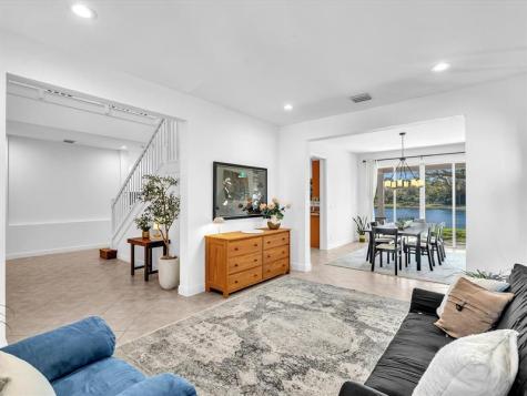 6806 Lakeside Circle Davie FL 33314