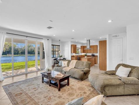 6806 Lakeside Circle Davie FL 33314