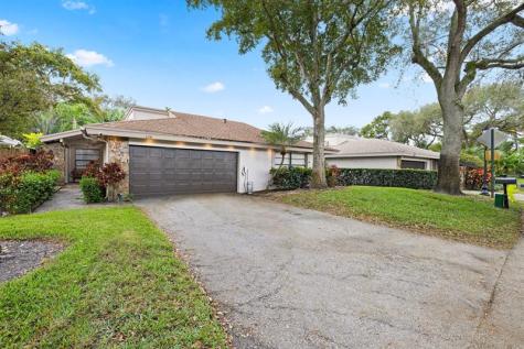 136 Greens Road Hollywood FL 33021