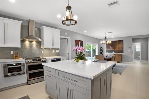 833 NE 17th Court Fort Lauderdale FL 33305