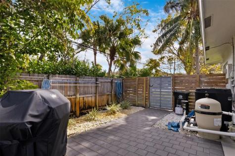 833 NE 17th Court Fort Lauderdale FL 33305