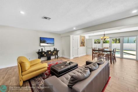 1870 NE 197th Terrace Miami FL 33179