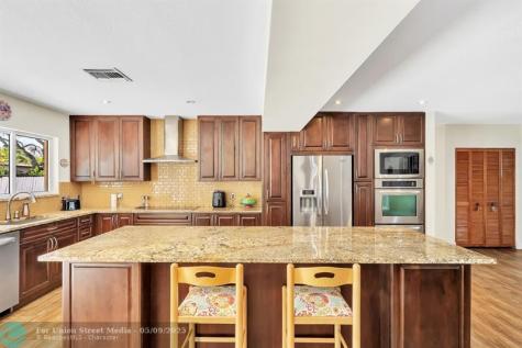 1870 NE 197th Terrace Miami FL 33179