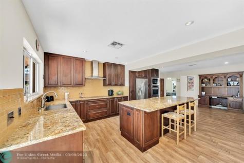 1870 NE 197th Terrace Miami FL 33179