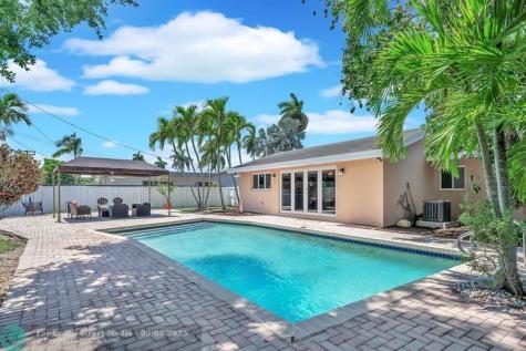 1870 NE 197th Terrace Miami FL 33179