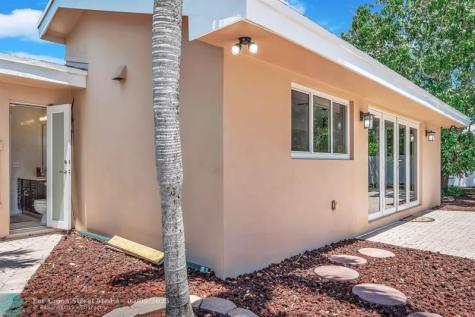 1870 NE 197th Terrace Miami FL 33179
