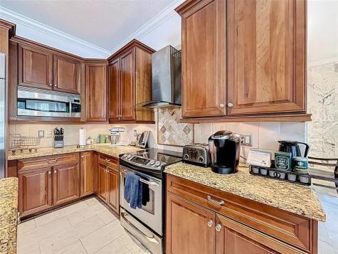 1673 Victoria Pointe Circle Weston FL 33327