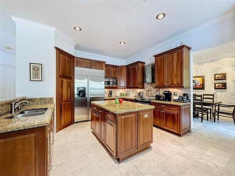 1673 Victoria Pointe Circle Weston FL 33327
