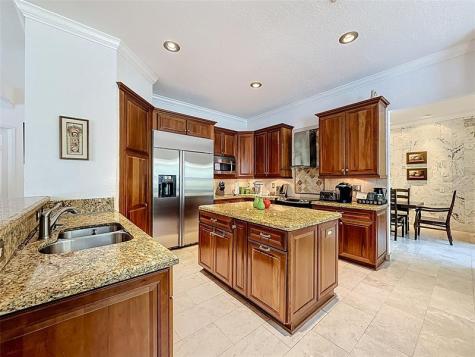 1673 Victoria Pointe Circle Weston FL 33327