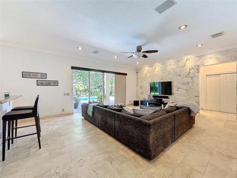 1673 Victoria Pointe Circle Weston FL 33327