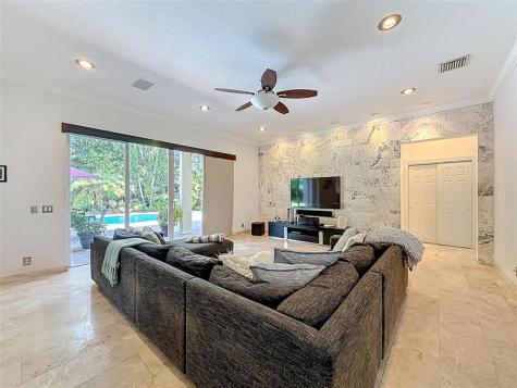 1673 Victoria Pointe Circle Weston FL 33327